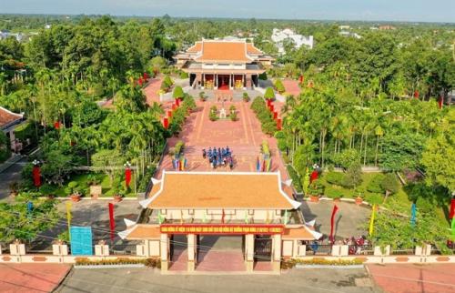 The memorial area of Pham Hung, former Prime Minister of Viet Nam inside Vinh Long Museum. — Photo somofarmcuulong.somogroup.vn