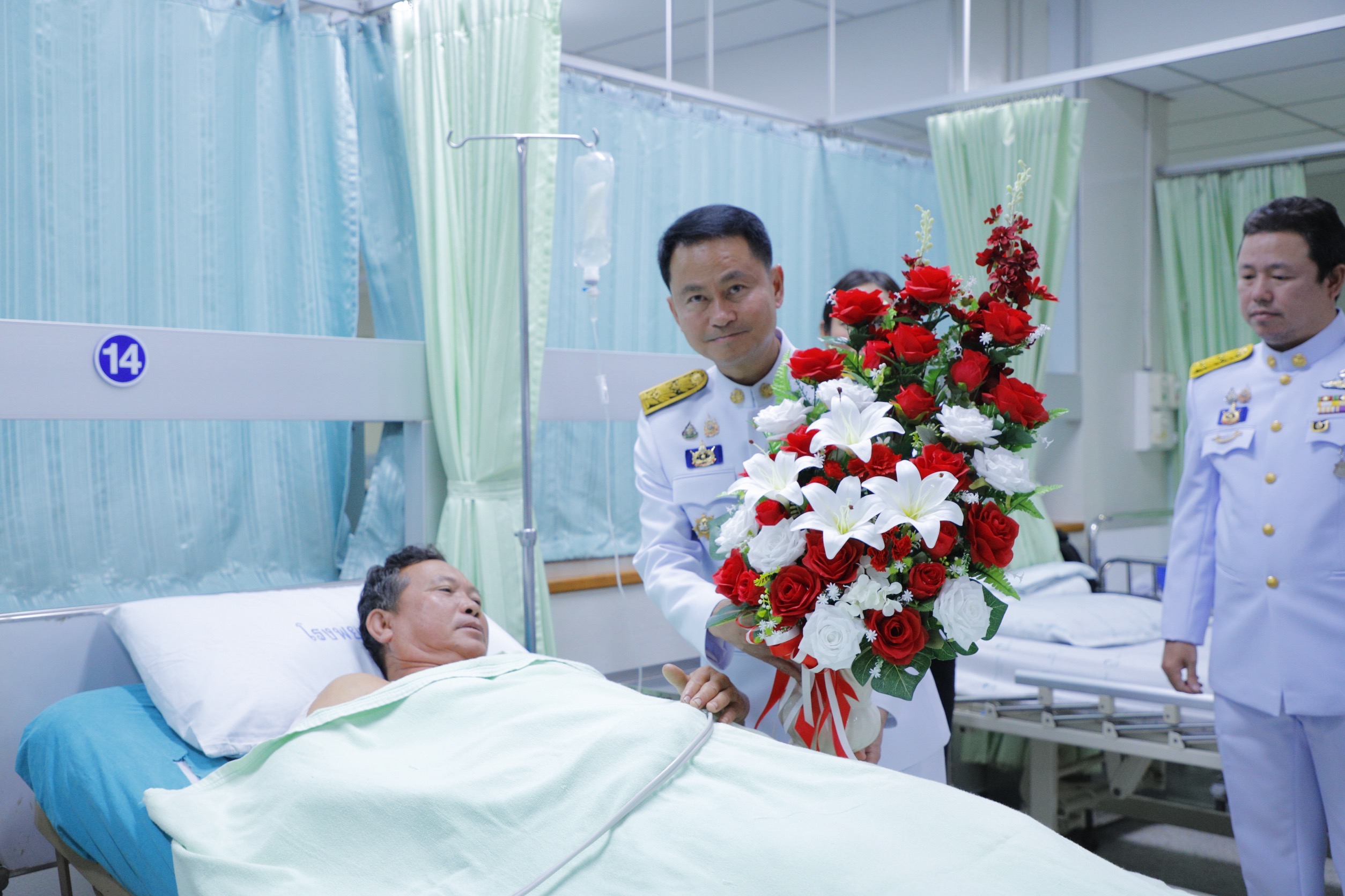 The King Accepts the Injured in Thai-Cambodian Situation as Patients under Royal Support