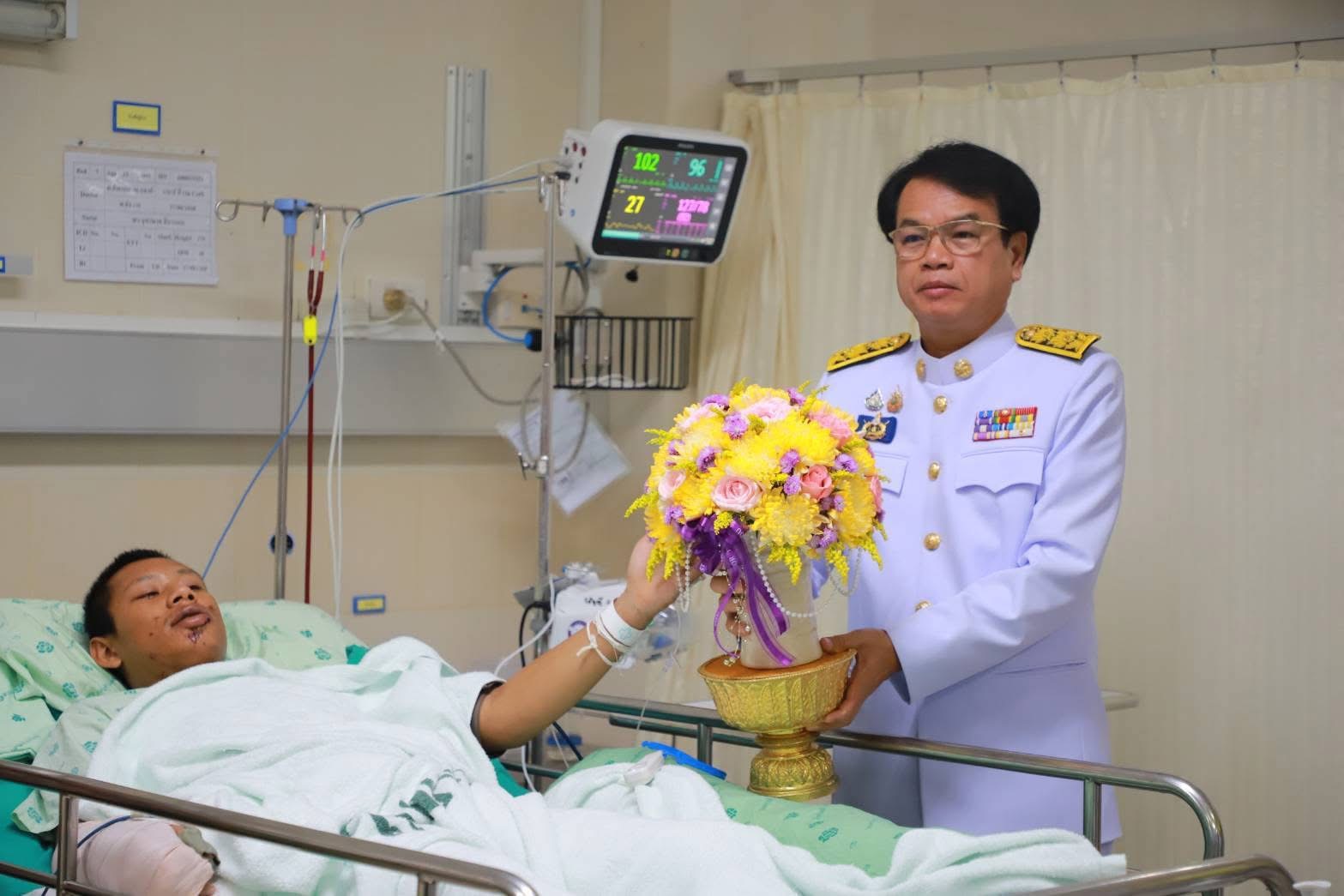 HM the King Gives Royal Vases of Flowers and Gift Baskets to Injured Soldiers