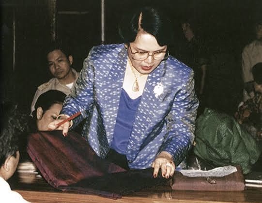 The Queen Mother and the Promotion of Thai Silk