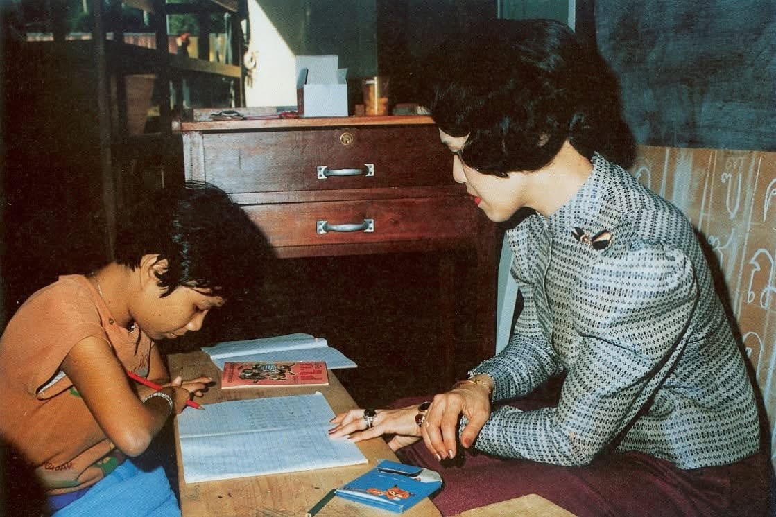 Her Majesty Queen Sirikit Recognized as a Model Teacher