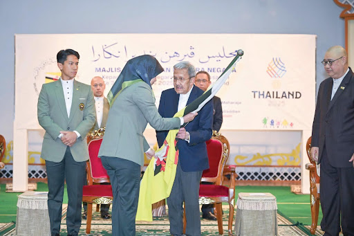 National Flag Presented to 33rd SEA Games contingent