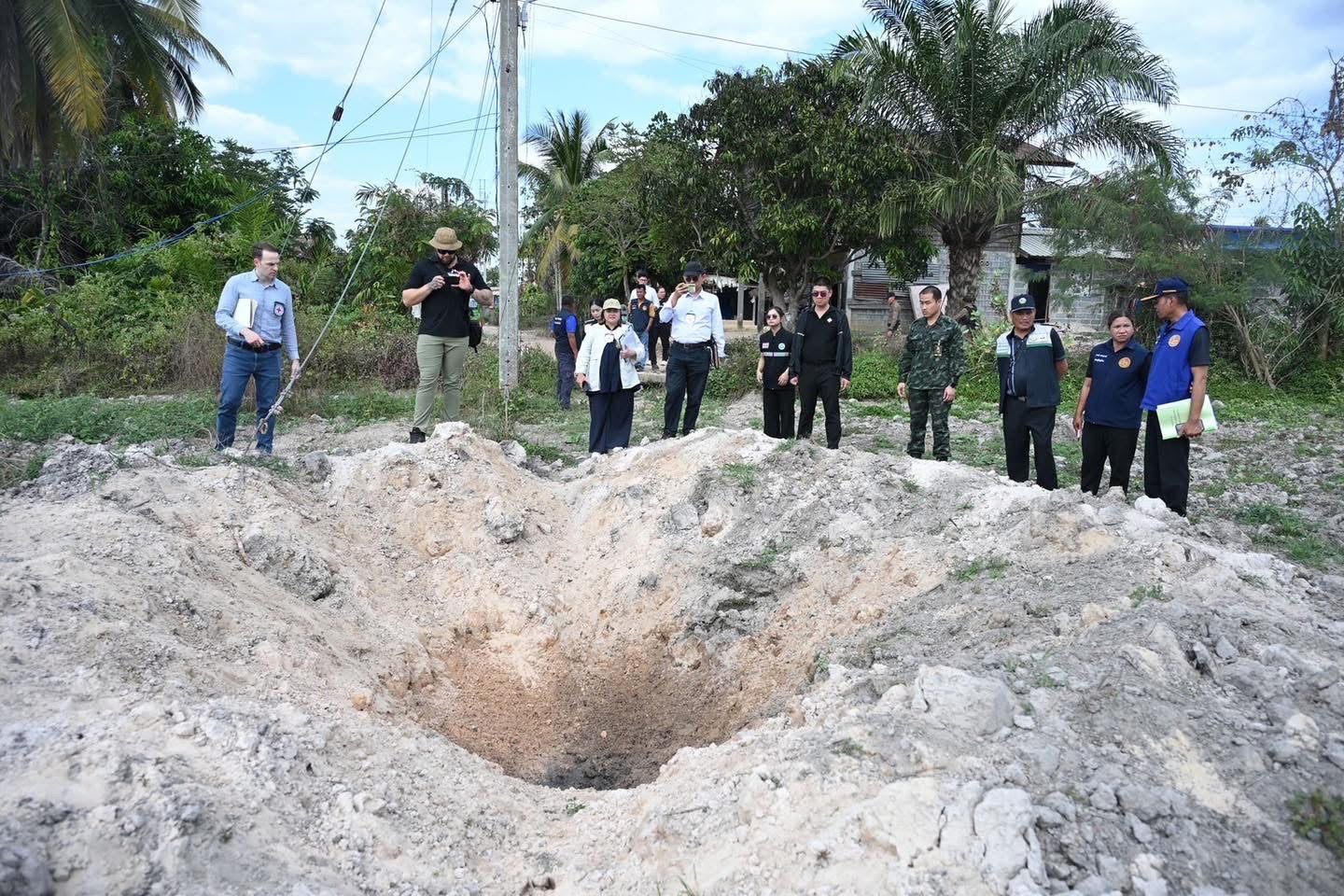 Regional Delegation of International Committee of the Red Cross Visits Thai-Cambodian Border