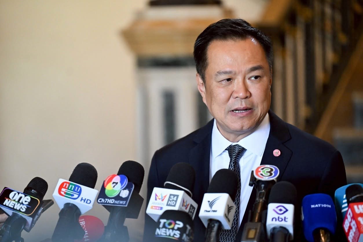 Prime Minister Emphasizes Energy Restructuring to Cope with Global Crisis