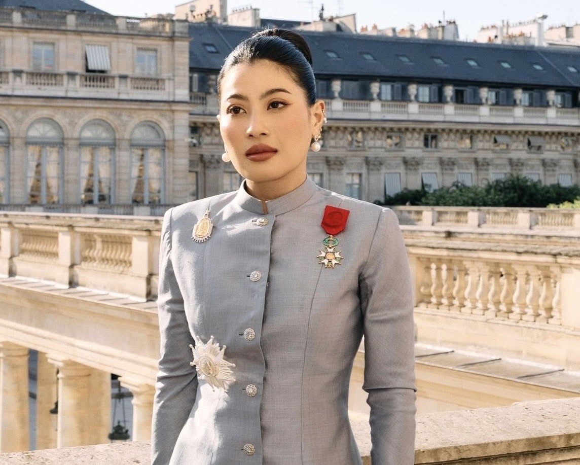 Princess Sirivannavari Receives the Grand Officier of the L&eacute;gion d&rsquo;honneur from France