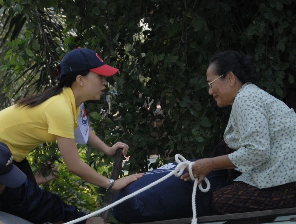 Princess Bajrakitiyabha and Humanitarian Work by the Friends in Need (of &ldquo;Pa&rdquo;) Volunteers Foundation