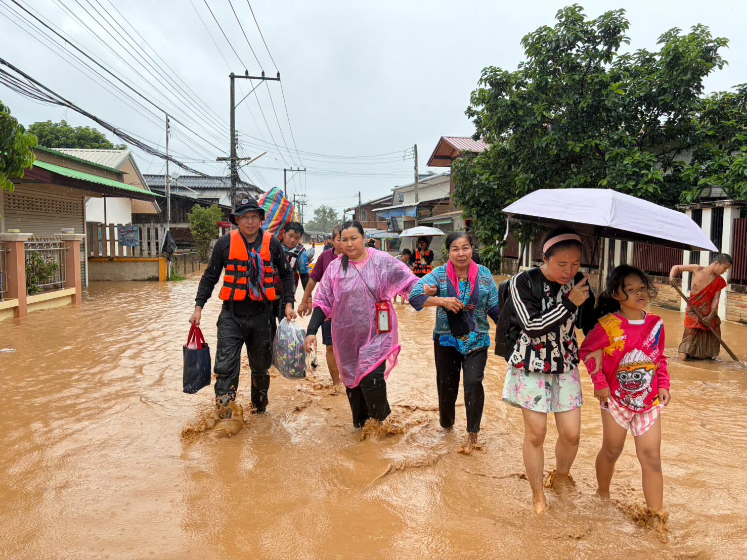 Relief Operations to Help People Affected by Flash Floods in the North