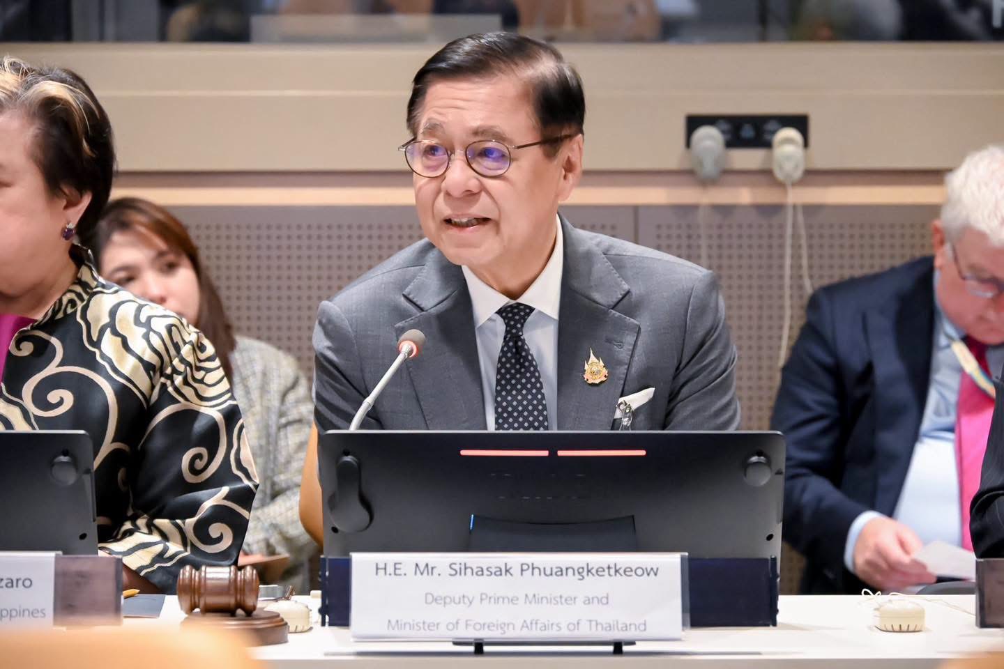 Deputy Prime Minister and Foreign Minister Pays Official Visit to Laos